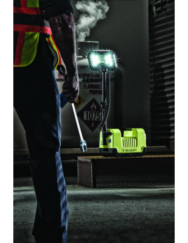  équipé d'un mât réglable jusqu'à 80 cm de haut