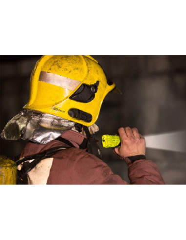 Torche PELI à piles 3315Z0 utilisée par les pompiers