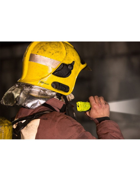 Torche PELI à piles 3315Z0 utilisée par les pompiers Torche PELI à piles 3315Z0 utilisée par les pompiers